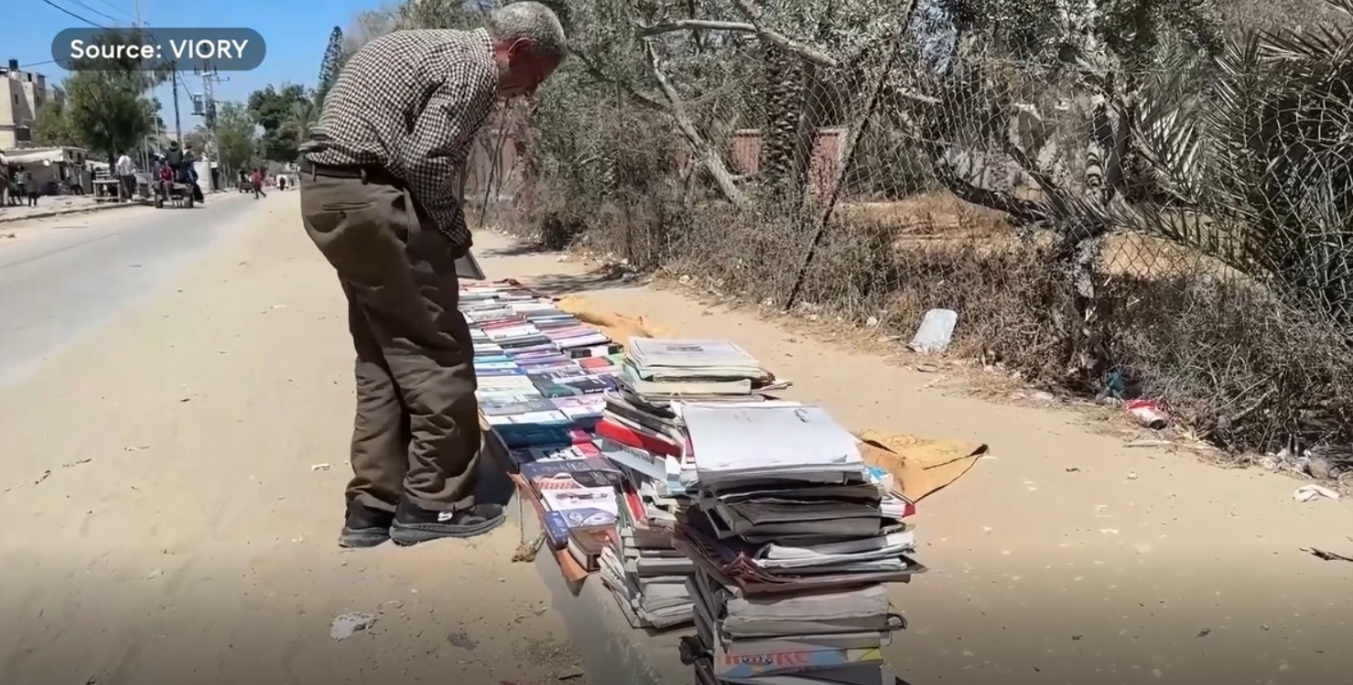 بائع الكتب الفلسطيني محمد سعد